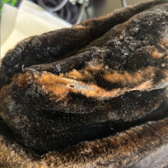 Luxurious  vintage Fur Hat - Picture 3 of 5